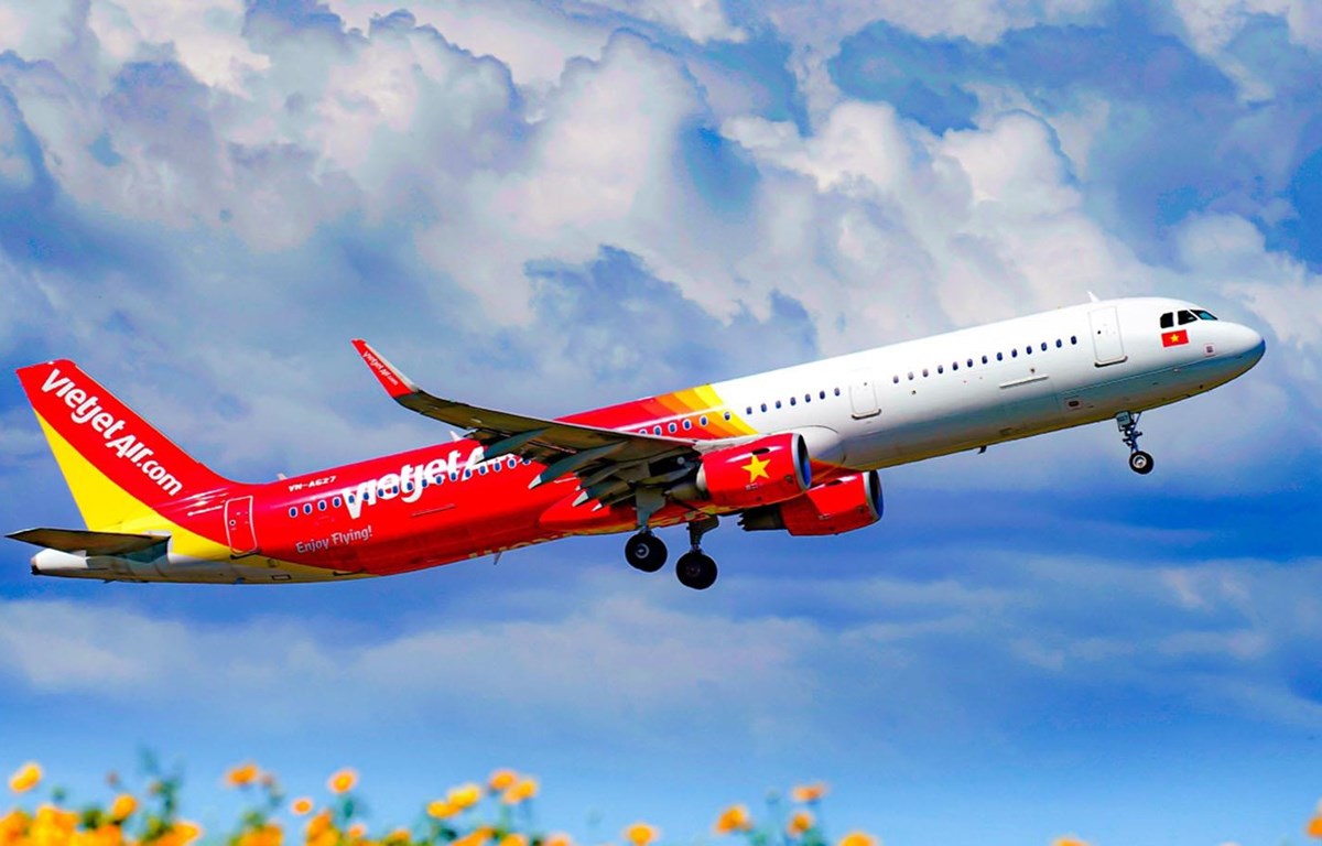 máy bay vietjet trong tranh tô màu